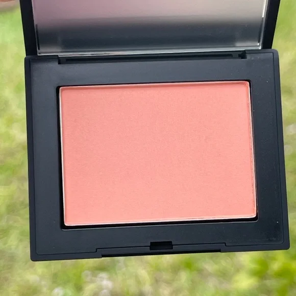 NARS Powder Blush In Gina (Matte Tangerine) - Picture 8 of 16